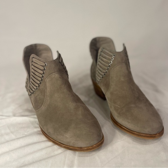 Vince Camuto Vc Pevista booties size 7 - Picture 11 of 14